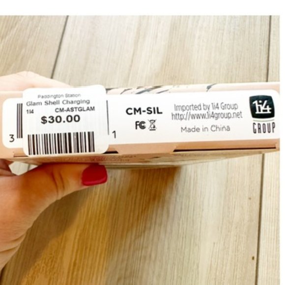 NWT Glam Shell Mobile Powerbank- NEVER OPENED USB Rechargable - Picture 2 of 5